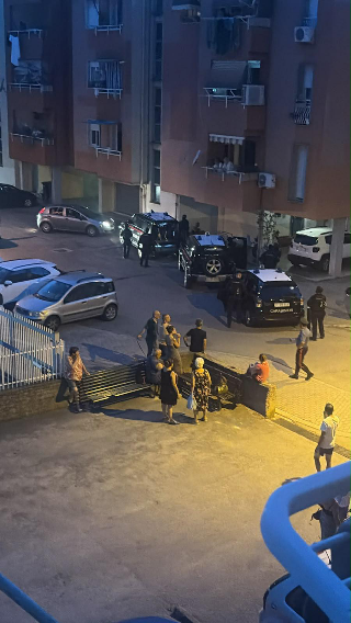 Sorelle ritrovate, la palazzina dove è scattato il blitz dei carabinieri